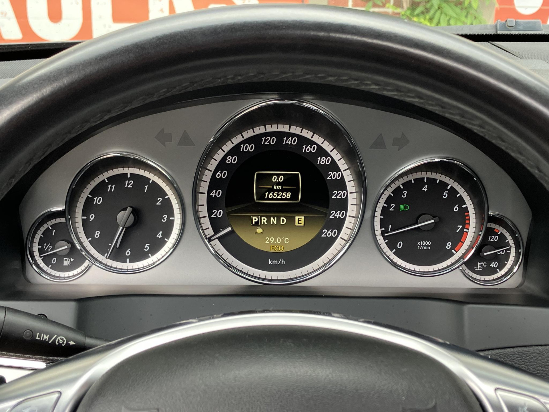 46109853-17.jpg