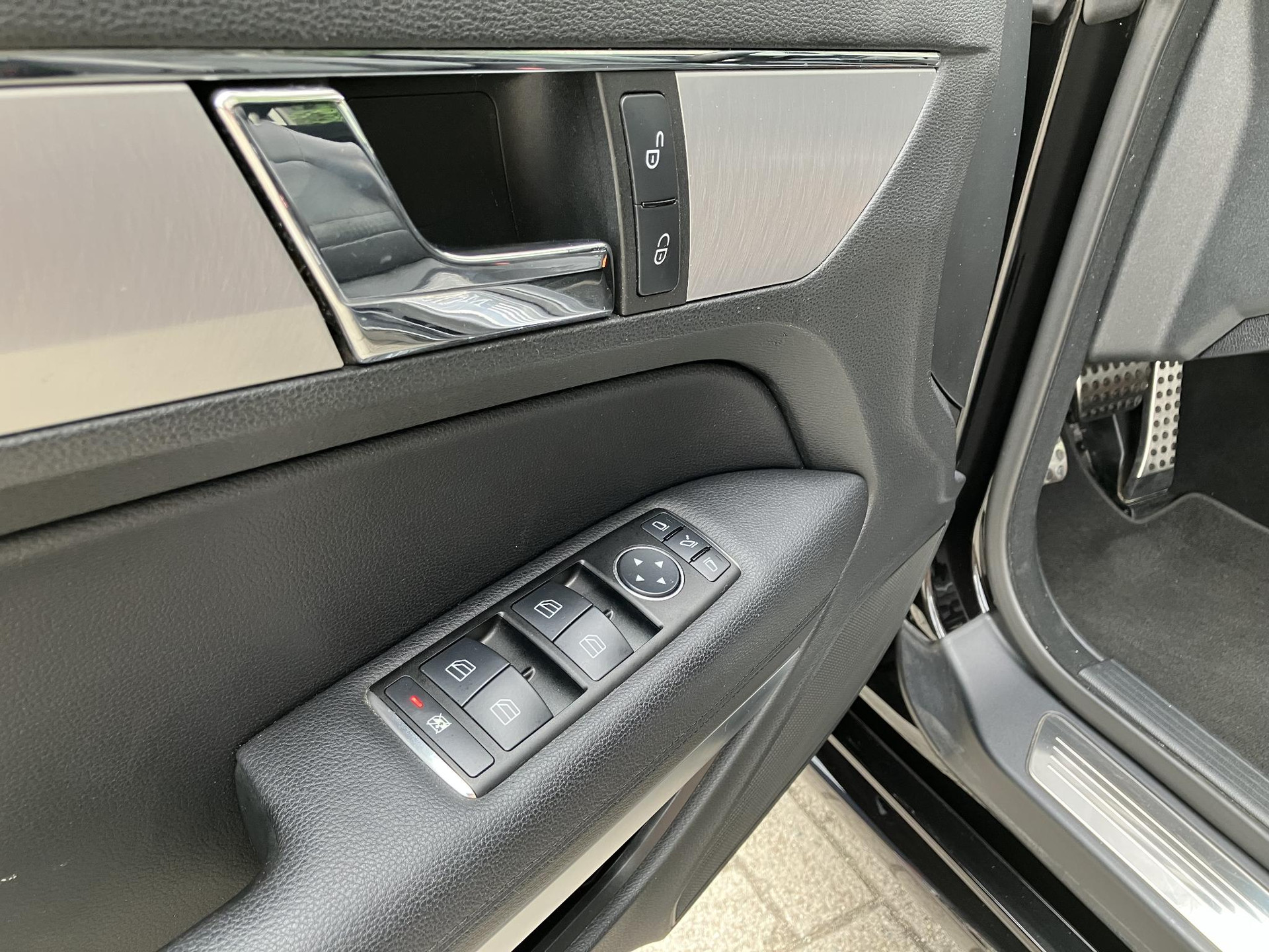 46109853-19.jpg
