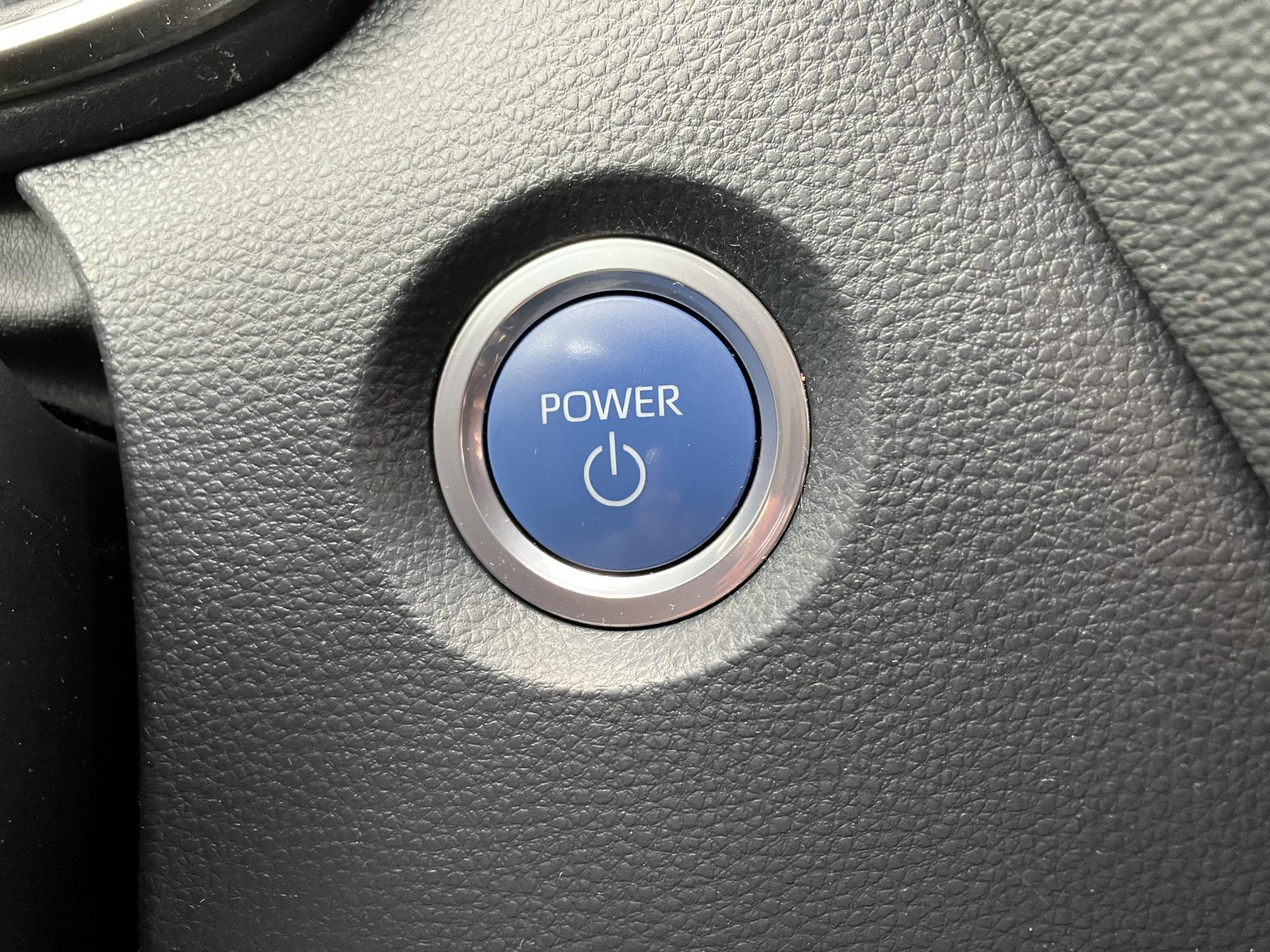 48327880-8.jpg